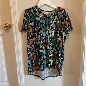 LulaRoe feather t-shirt.